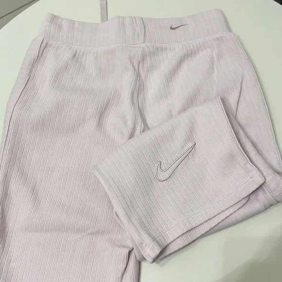 Nike Women's Soft Pink cropped Pants - Picture 6 of 8